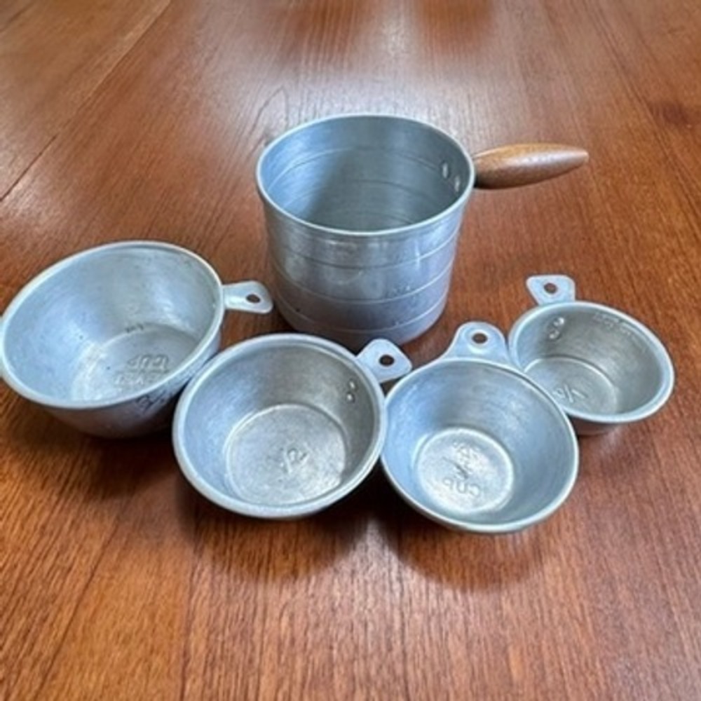 Mirro Vintage Aluminum Measuring Cup Set Wood Handle 5 Piece Silver Kitchenware